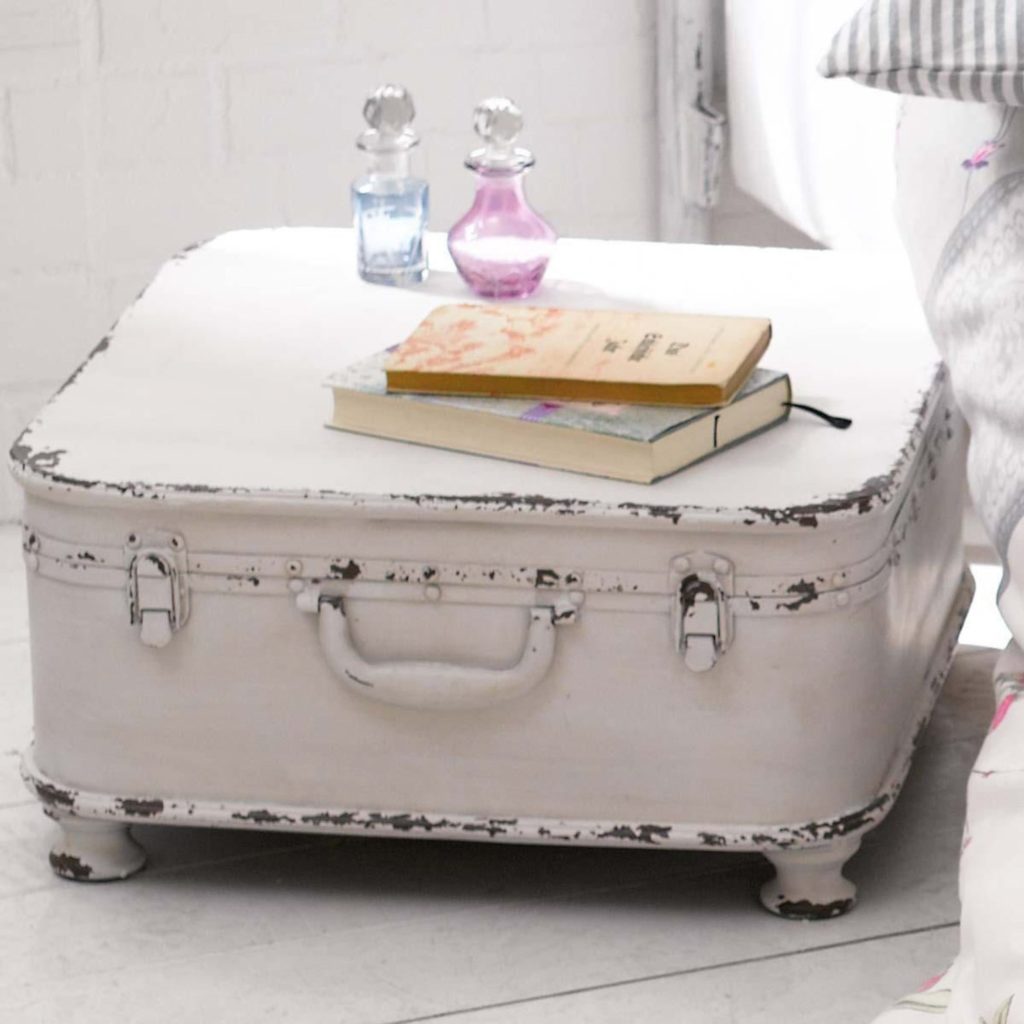 Beistelltisch im Shabby Chic Koffer-Design